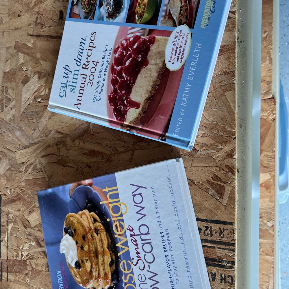 Lot of 2 low-carb weight loss cookbooks
